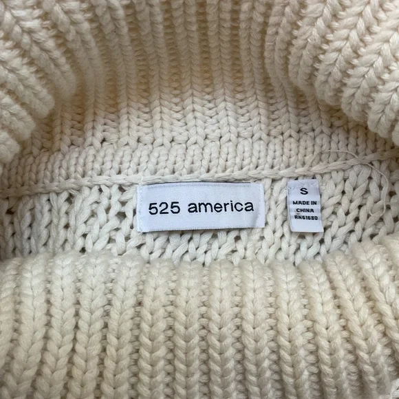525 AMERICAN CREAM CABLE KNIT CHUNKY SWEATER